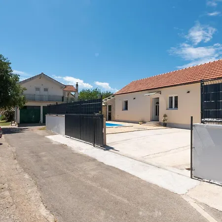 Ferienhaus House Mirakul Near Krka With Private Pool