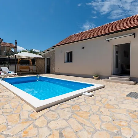 Ferienhaus House Mirakul Near Krka With Private Pool