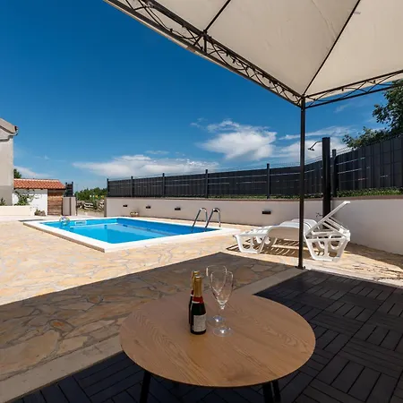 Ferienhaus House Mirakul Near Krka With Private Pool